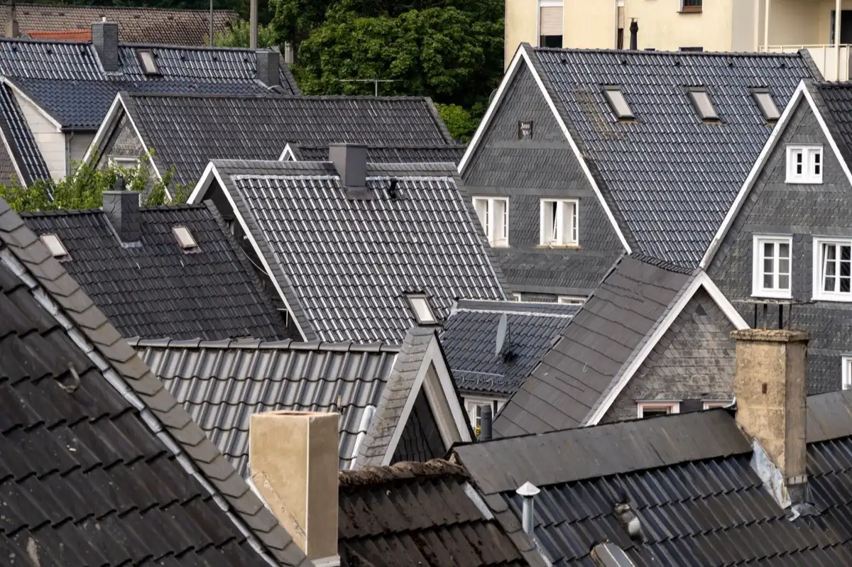 Steep roof eaves and gutter lines on houses in Carrollton, TX